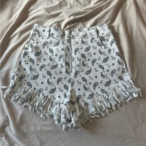 Kittenish shorts